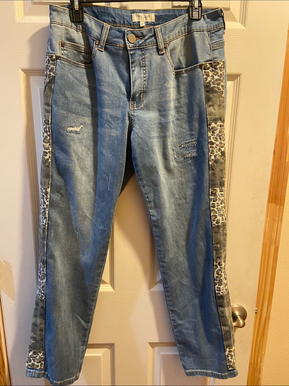 Tru Luxe Jeans Light Blue Denim Straight Leg with Leopard Side Panels